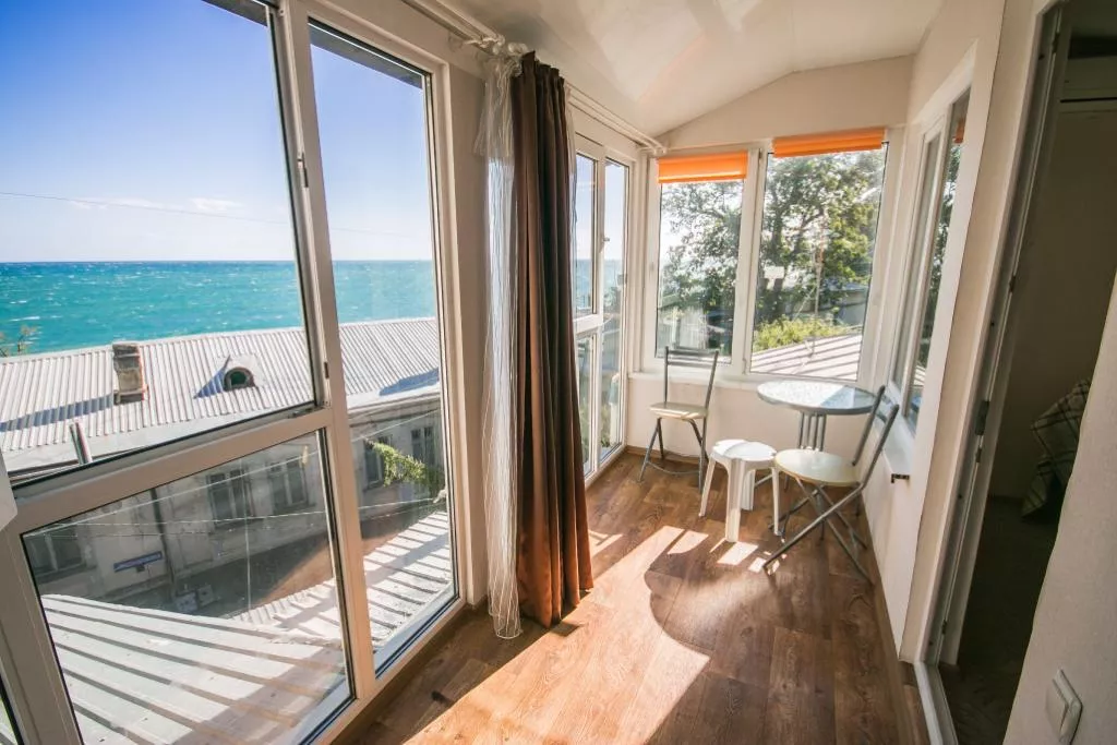 . Дом под ключ на пляже с великолепными видом на море. Ялта