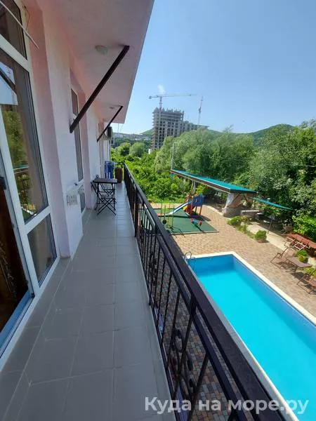 Пятиместный номер люкс с балконом. Гостевой дом "Нур". Ольгинка