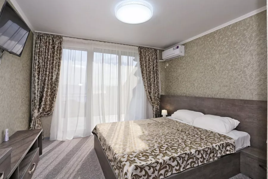 Люкс с балконом. Частный сектор Белый лебедь. Орджоникидзе