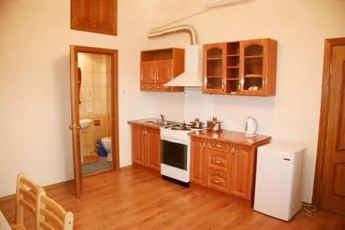 Трехкомнатные апартаменты с кухонным уголком 1. Гостевой дом " Китей ". Керчь