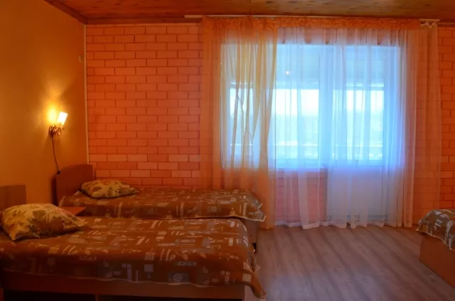 4 -х местный однокомнатный номер в главном корпусе. Гостиница комплекс "Новинка". Ейск