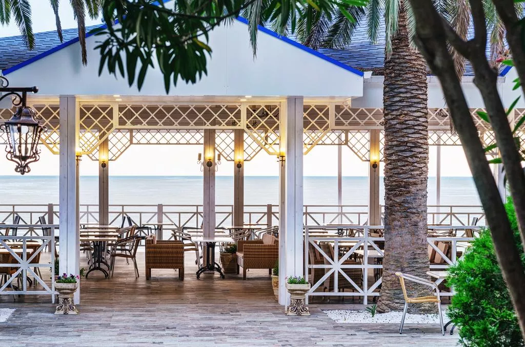 . Отель "Челюскинцев". Гагра