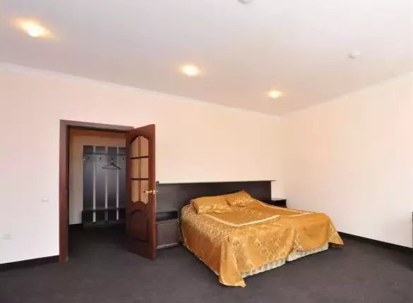 «Люкс» однокомнатный 2-местный (VIP 8-й этаж). Гостиница «Домбай». Домбай-гостиницы