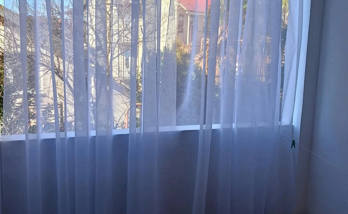 Двухместный номер люкс, от 1 до 2 гостей, двуспальная кровать, балкон, вид на море. Гостевой дом "Горная лаванда". Лазаревское