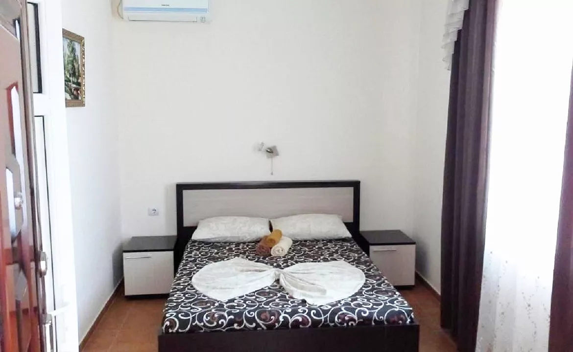 Двух местный номер категории комфорт. Гостевой дом Aleksa. Кабардинка