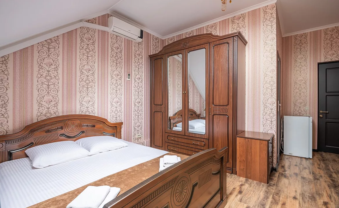 Трёхместный стандарт. Мини отель «Эдельвейс». Адлер