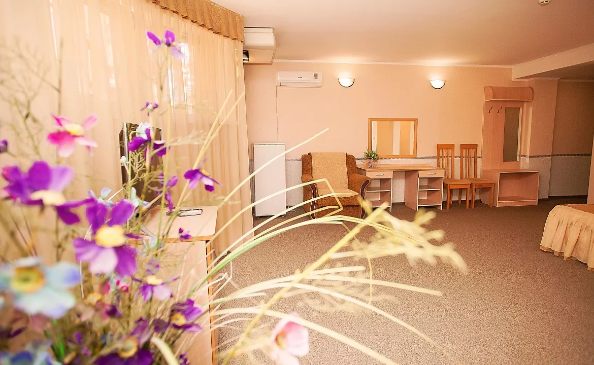 Стандартный семейный номер на 1 этаже . Гостевой дом Дом у Моря ЛАКИ. Геленджик Стандартный семейный номер на 1 этаже . Гостевой дом Дом у Моря ЛАКИ. Геленджик