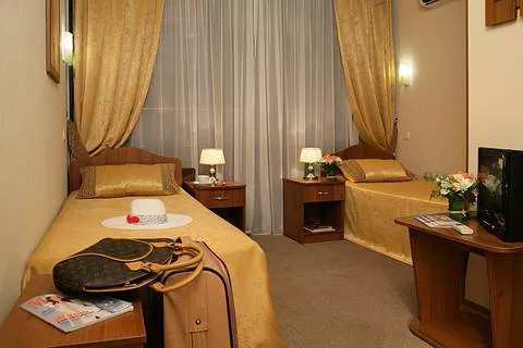 . Гостевой комплекс «Golden Family». Алушта