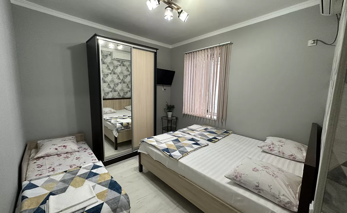 Семейный номер . Гостевой дом У Сергея и Веры . Гагра