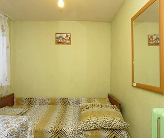 Двухместная комната эконом 2й этаж. Частный сектор Жилье у моря. 