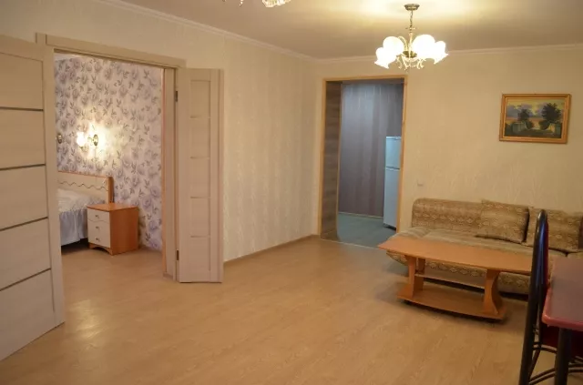  4 -х местный 2-х комнатный люкс в главном корпусе. Гостиница комплекс "Новинка". Ейск