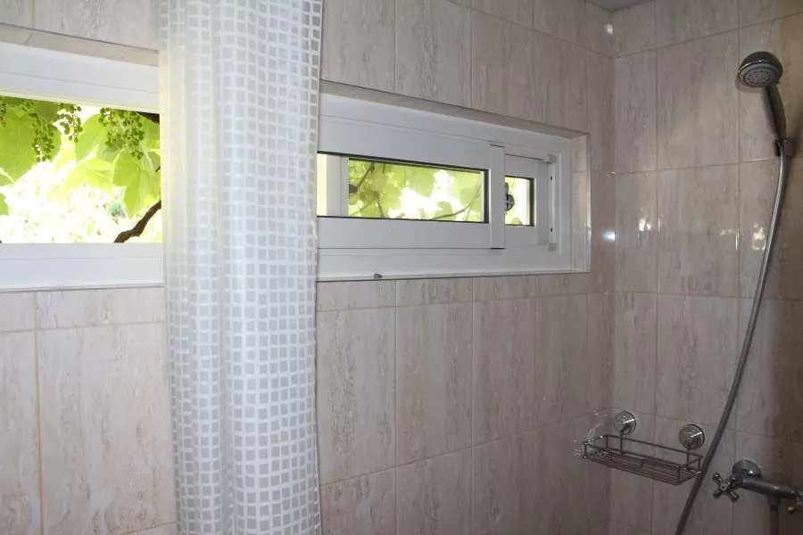 Отдельный блок: летняя кухня, туалеты и души. . Частный сектор «Владислав». Сочи