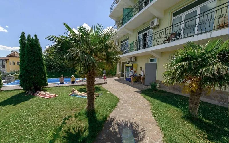 . Гостевой дом Над морем. Ялта