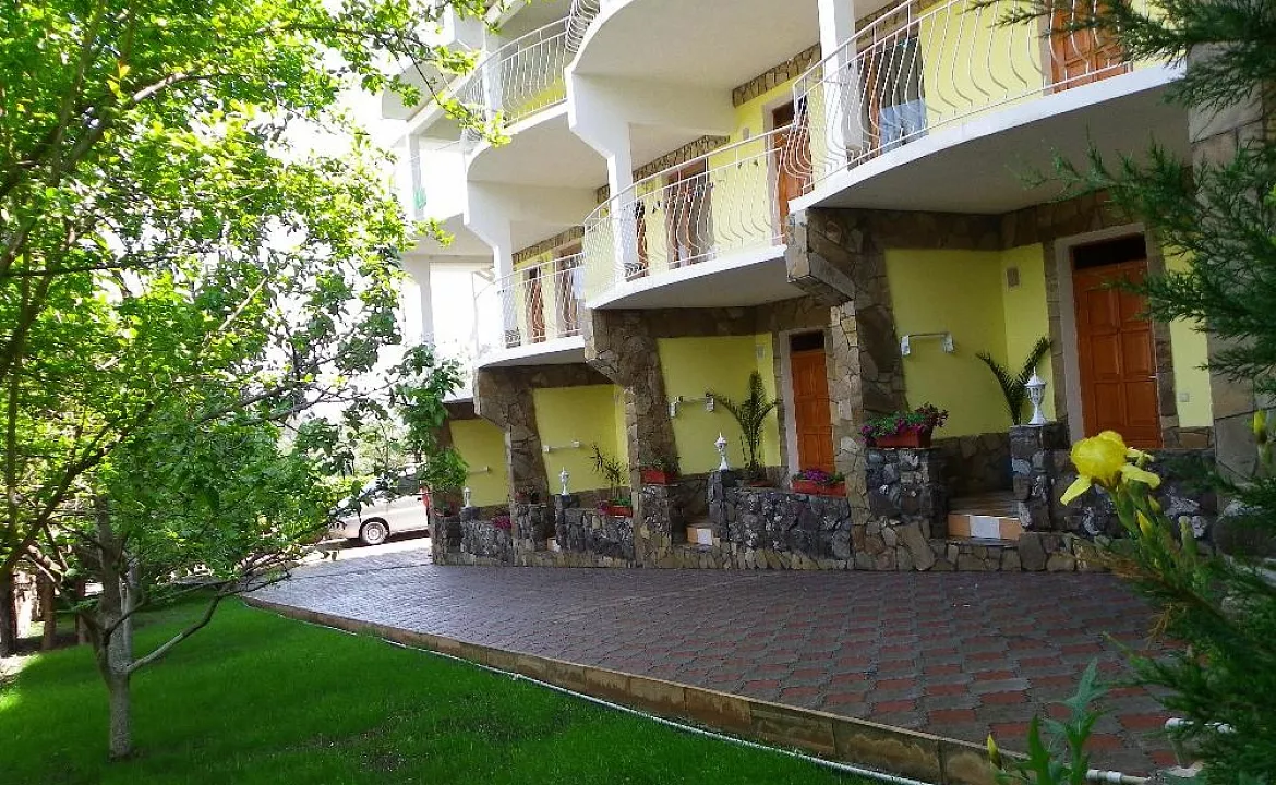 Корпус на ул.Подгорной,27 - Стандарт 150 м спуск к морю. Частное домовладение КАТЮША. Малореченское