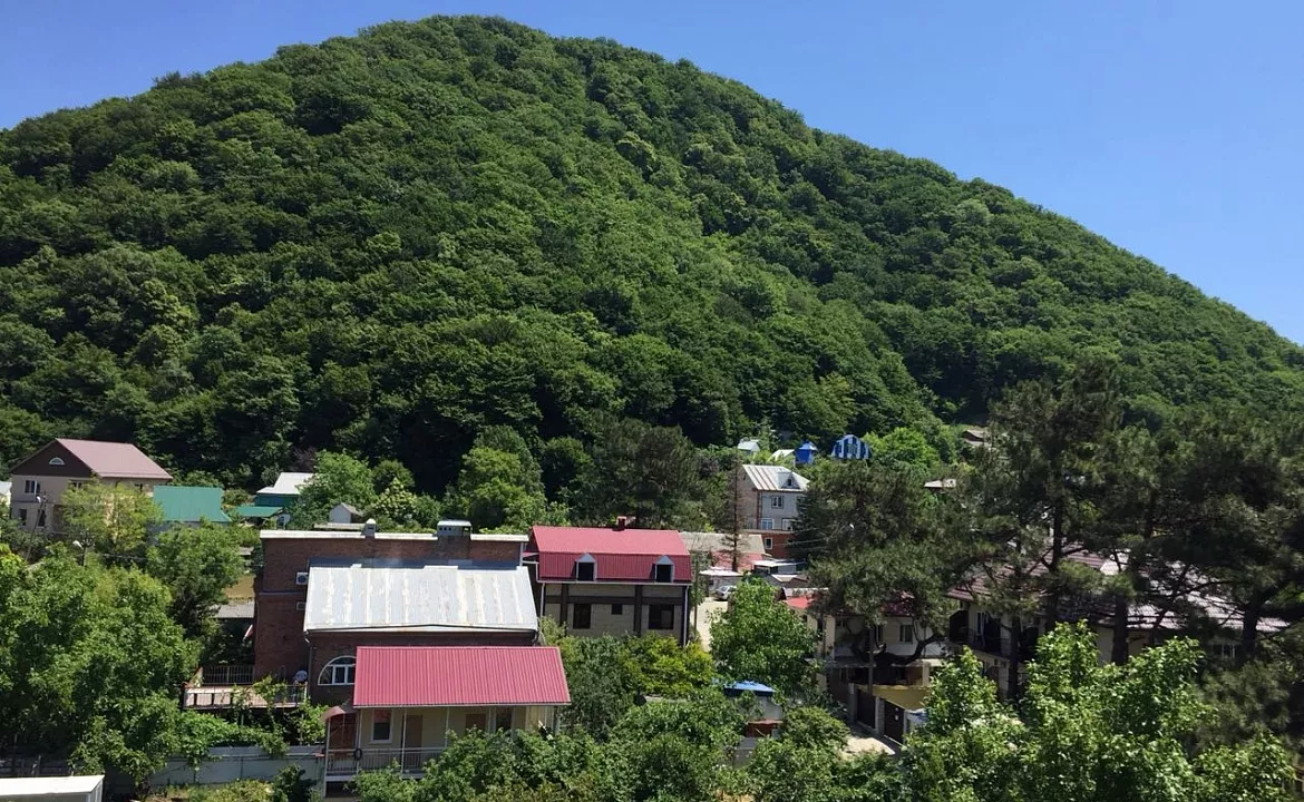 Четырехместный с видом  на горы верхний этаж. Гостиница "Парадиз". Ольгинка