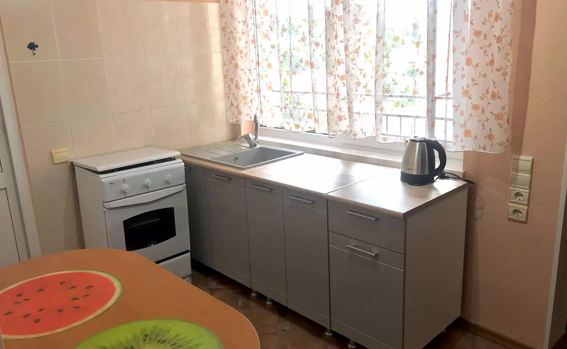 Однокомнатная квартира с кухней в коттедже на 1 этаже. Гостевой дом "Виктория". Лазаревское Однокомнатная квартира с кухней в коттедже на 1 этаже. Гостевой дом "Виктория". Лазаревское