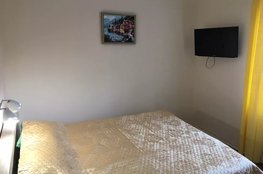 2-комнатные апартаменты (квартира в 150 м от отеля, ул. Мира 19). Дизайн-отель "Massandra". Массандра