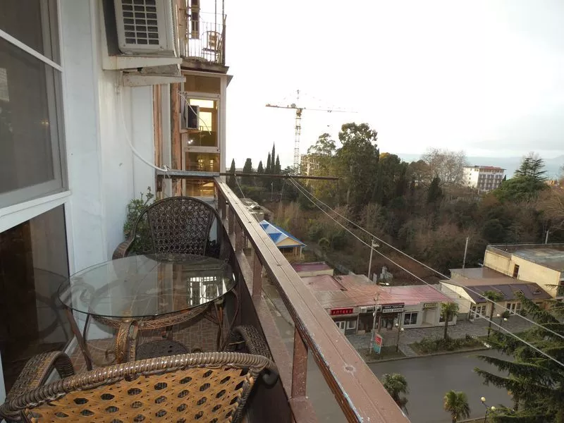 3х-комнатная квартира. Квартира в многоквартирном доме Квартира Абазгаа 59/1 . Гагра