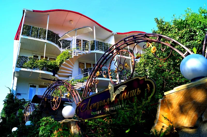 . Семейный отель «Летучая мышь». Алушта