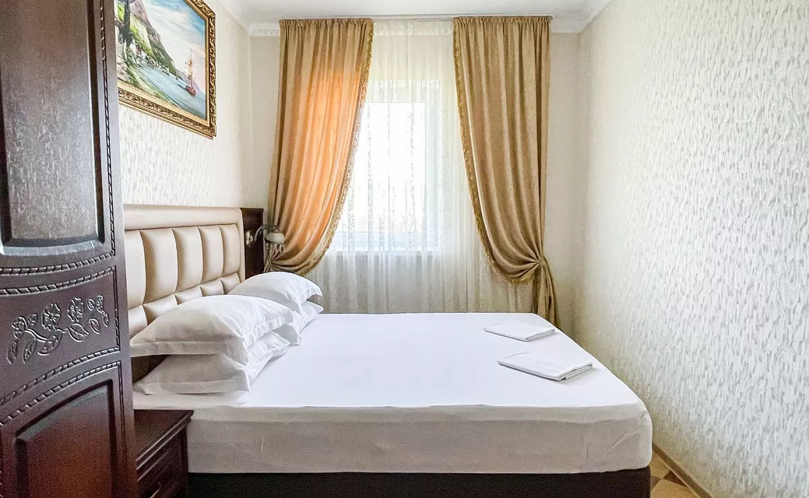 Люкс 2-х комнатный (малый) с балконом. Anzhelina Family Hotel. Витязево