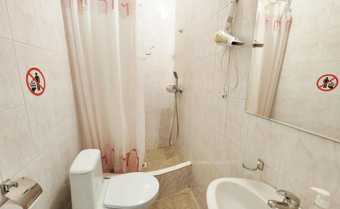 Апартаменты с балконом на 2м этаже. Гостевой дом "Регион 86" . Адлер