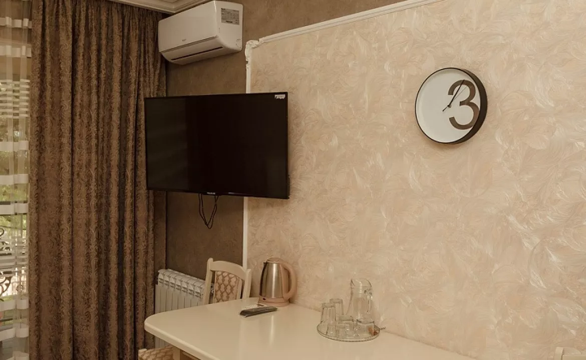 Люкс однокомнатный с балконом. Гостевой дом Ника Премиум. Геленджик