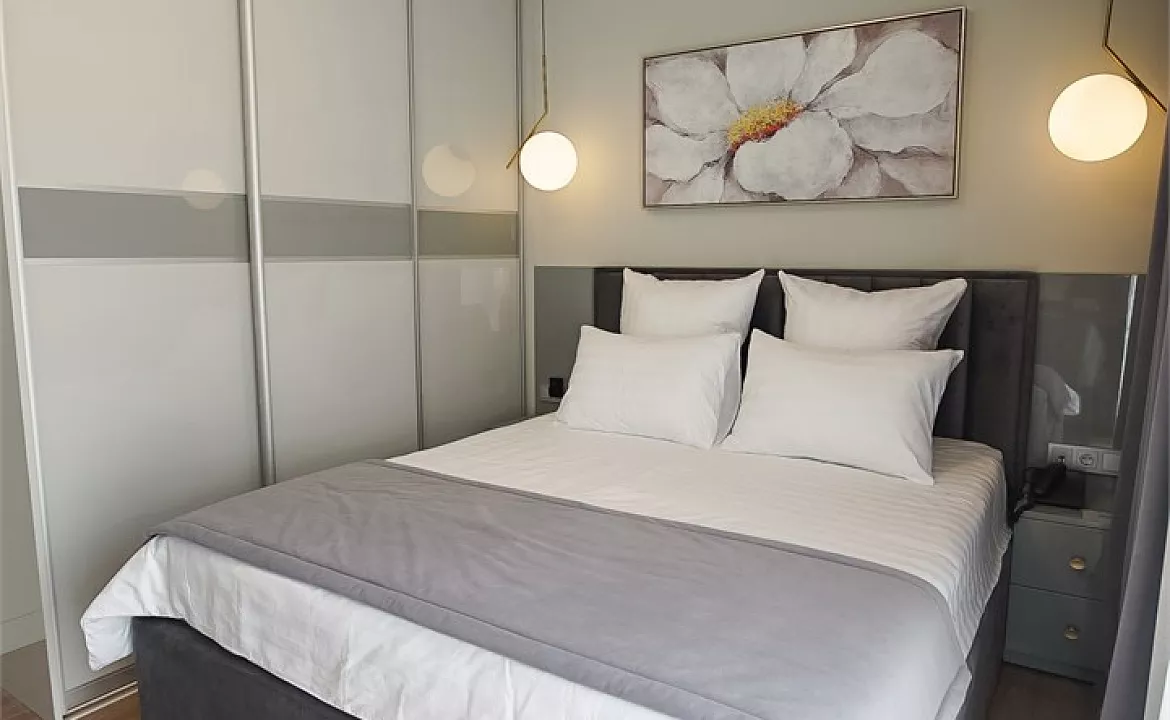 Люкс с отдельной спальней. Гостиница "The White Residence". Сочи