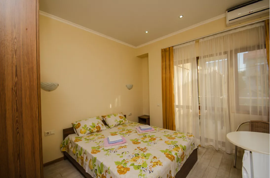 . Гостевой дом «Вояж». Алушта