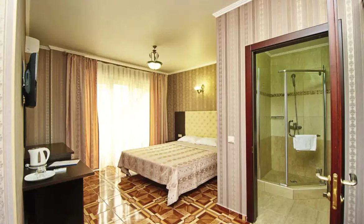 Двухместный номер с балконом. Отель КАСТРО. Кабардинка