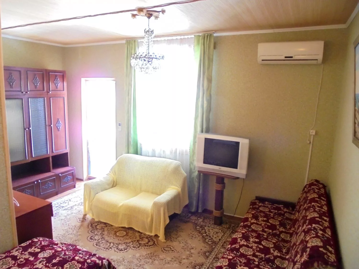 . Дом под ключ  Двухкомнатный домик с террасой на 3-7 человек.. Феодосия