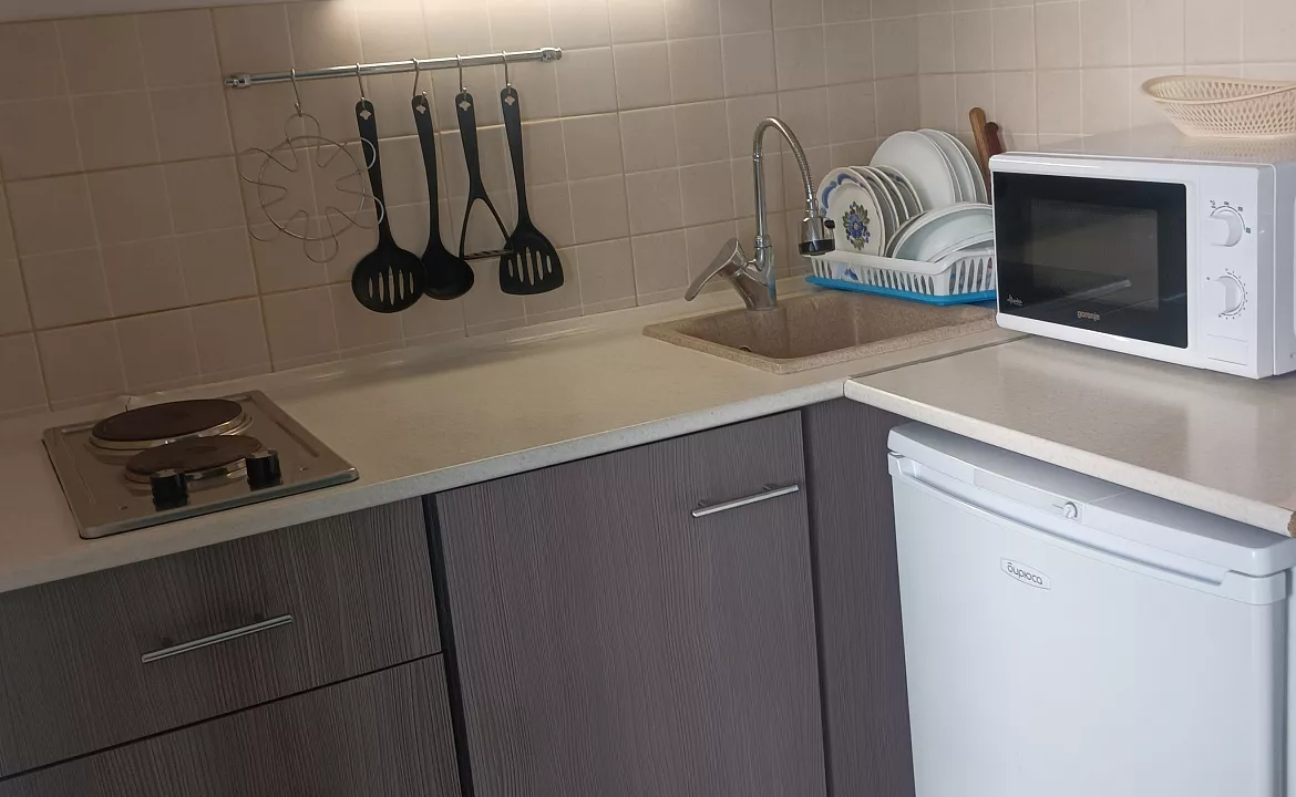 Улучшенный четырёхместный с кухней 2. Гостевой дом Тихий дворик - Орджоникидзе. Орджоникидзе