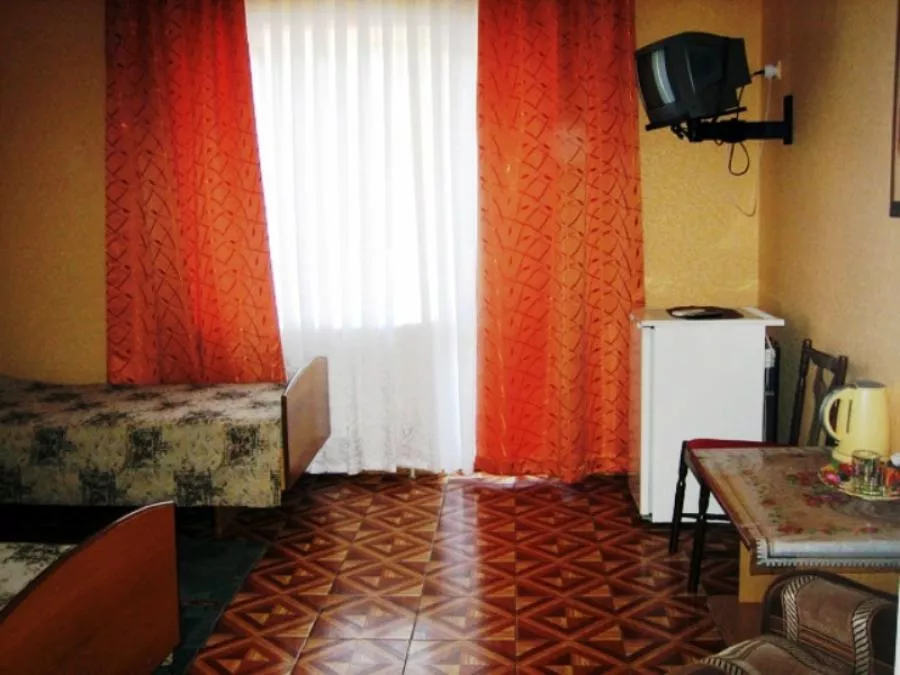 . Гостиница "Парма" . Лазаревское