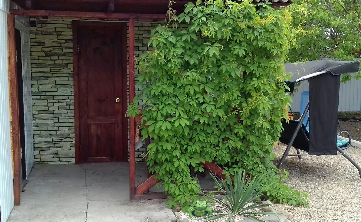 Трехместный номер Комфорт. Гостевой дом "Вероника" - Должанская. Должанская