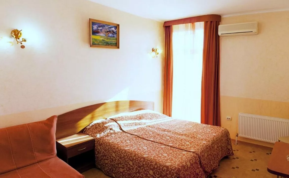 Стандартный двухместный номер. Пансионат "Пляж". Витязево  Стандартный двухместный номер. Пансионат "Пляж". Витязево