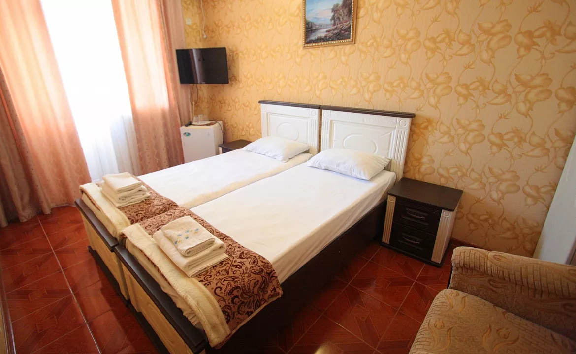 Люкс 2-х однокомнатный 5-ти местный с балконом. Гостевой дом «ZIRIDIS». Витязево