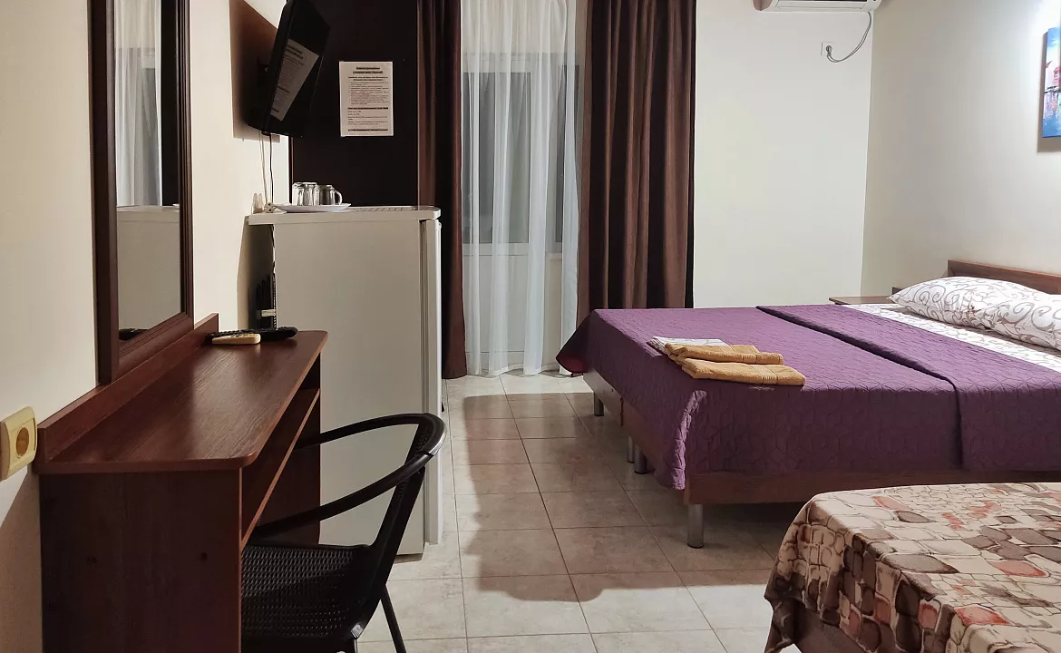 Трехместный с удобствами и балконом. Гостевой дом "Одиссей" - Кабардинка. Кабардинка Трехместный с удобствами и балконом. Гостевой дом "Одиссей" - Кабардинка. Кабардинка