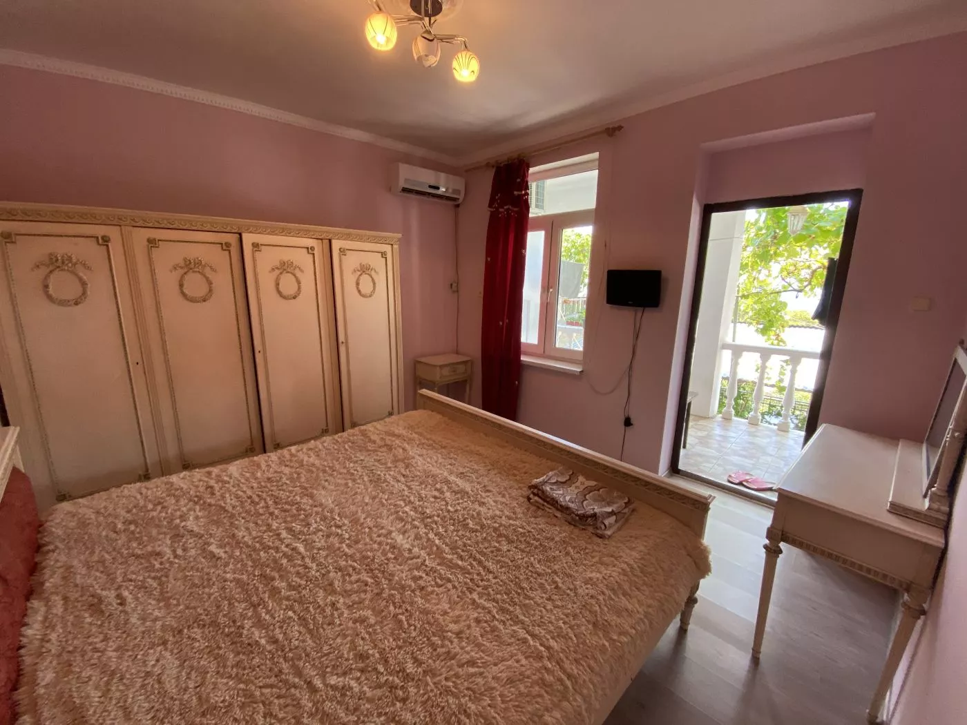 . Гостевой дом "Несник" . Гагра