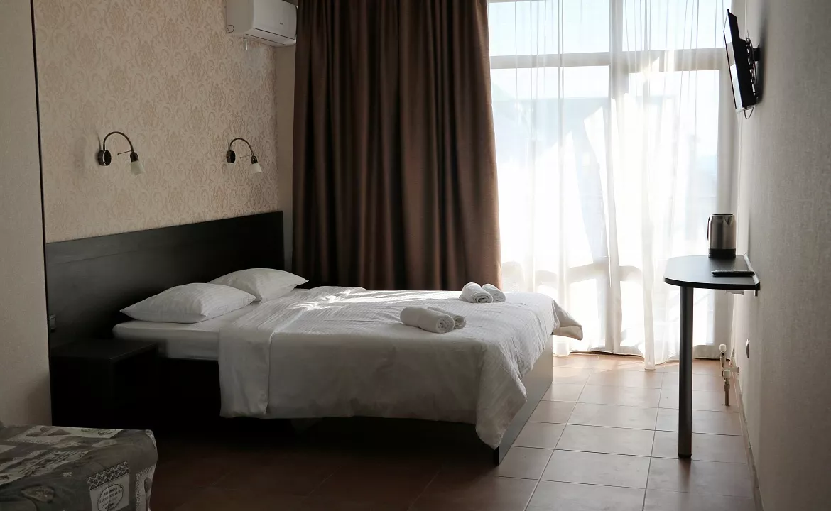 3 местные номера с балконом с видом на море. Гостевой дом София - Лазаревское. Лазаревское