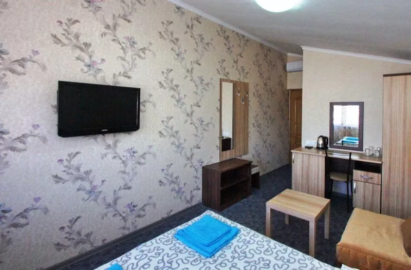 . Гостиница "Версаль". Лазаревское