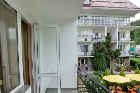 2-х местный + терраса с видом на море. Гостевой дом "У Александра". Лазаревское 2-х местный + терраса с видом на море. Гостевой дом "У Александра". Лазаревское