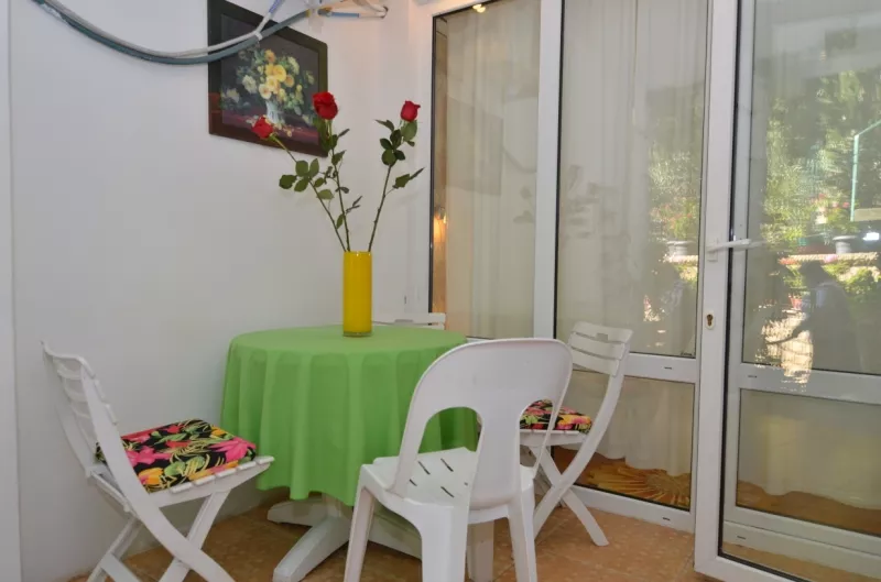 2-КОМНАТНЫЙ НОМЕР С КУХНЕЙ. Пансионат "Вилла-Луиза". Рыбачье