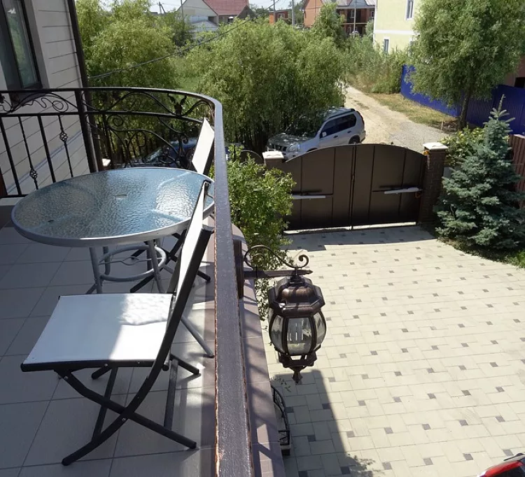 . Гостевой дом Радужная 12. Голубицкая