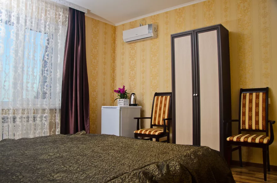 ЛЮКС (с балконом). Отель  "ВАП-отель". Ейск