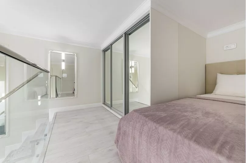 Двухуровневые апартаменты. Квартира в многоквартирном доме Апартаменты ЖК «Красная площадь». Сочи