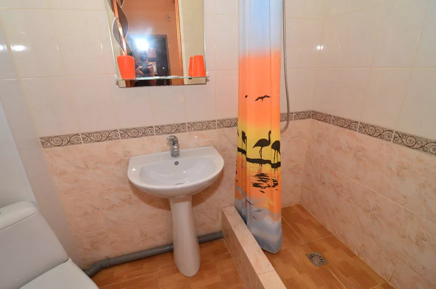 2-местный номер «Персиковый». Гостевой дом Гостевой дом «Радуга». Саки 2-местный номер «Персиковый». Гостевой дом Гостевой дом «Радуга». Саки