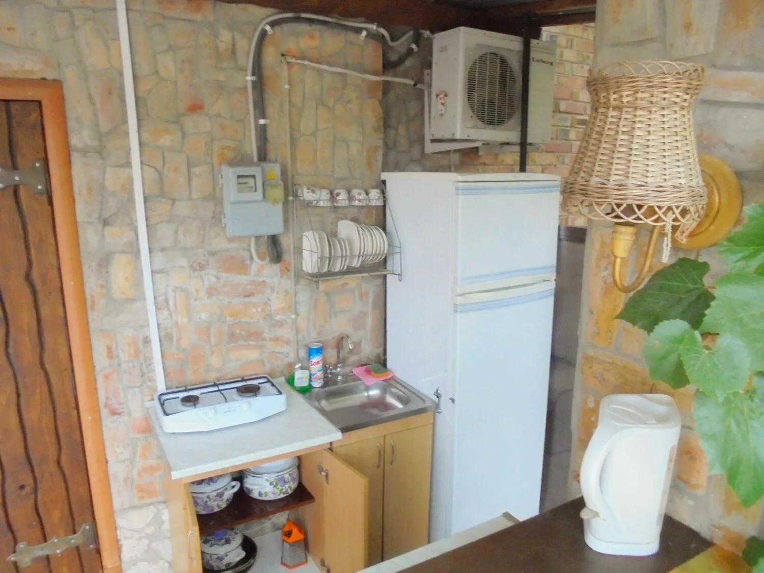 . Дом под ключ  Двухкомнатный домик с террасой на 3-7 человек.. Феодосия