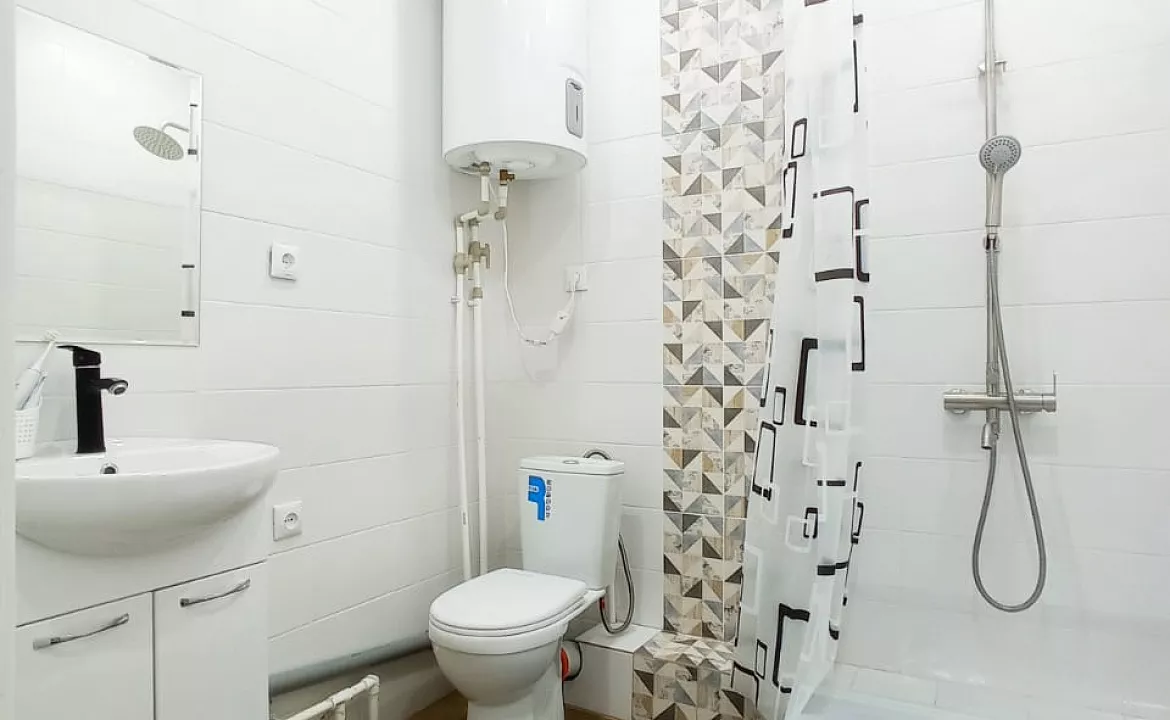 Студия под ключ для пары (есть дополнительное место). Квартира в многоквартирном доме Квартира под ключ с балконом в элитном ЖК СЕМЕЙНЫЙ . Лазаревское