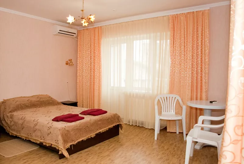 Семейный. Гостиница "На Эскадронной". Евпатория Семейный. Гостиница "На Эскадронной". Евпатория