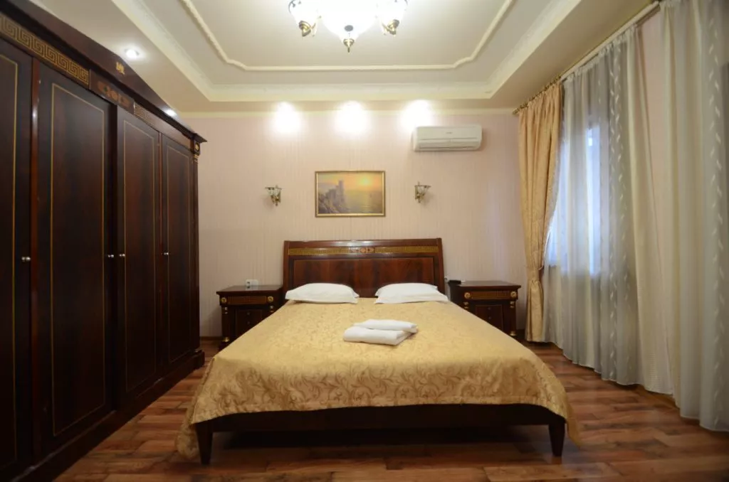 Стандарт. Гостиница Дворик на Морской. Ялта