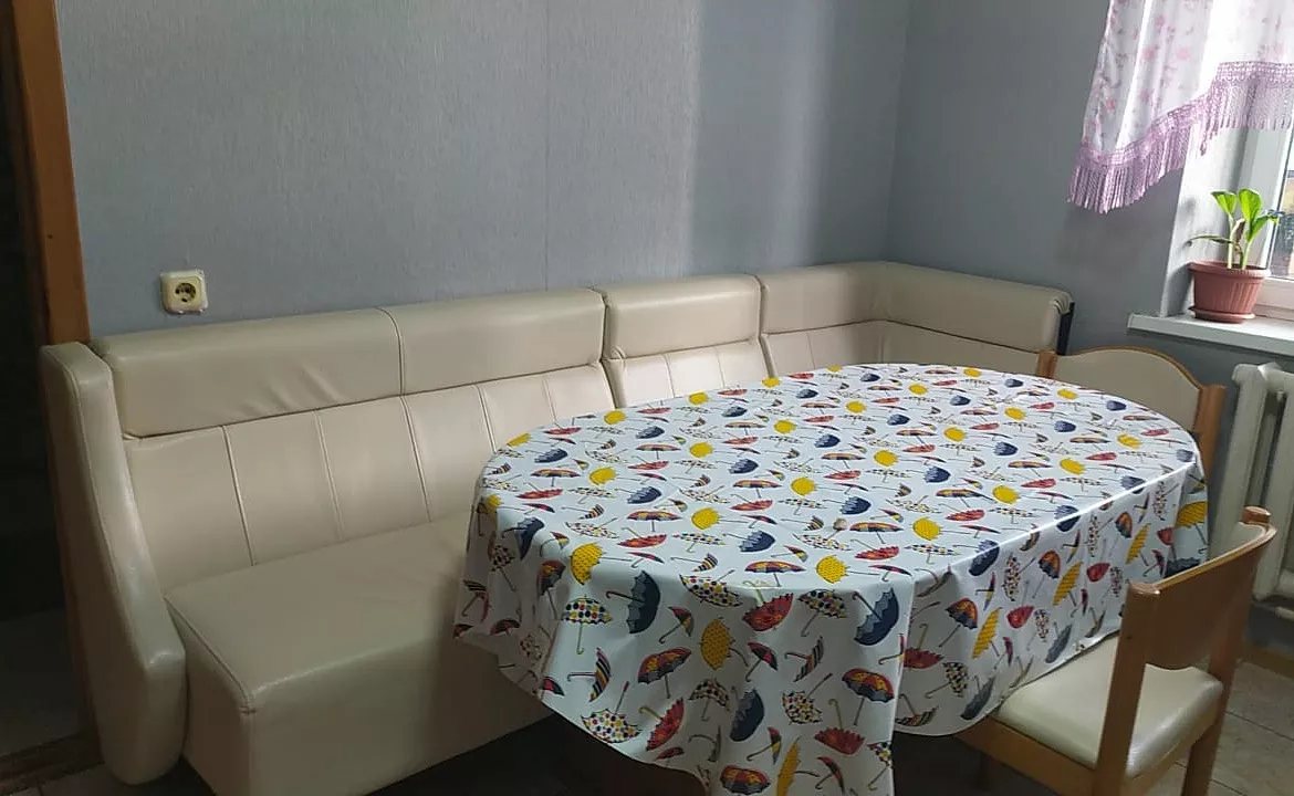 Первый этаж  под ключ до 12 человек. Частный сектор 2 этажа по отдельности под ключ, 2 отдельных домика.. Благовещенская